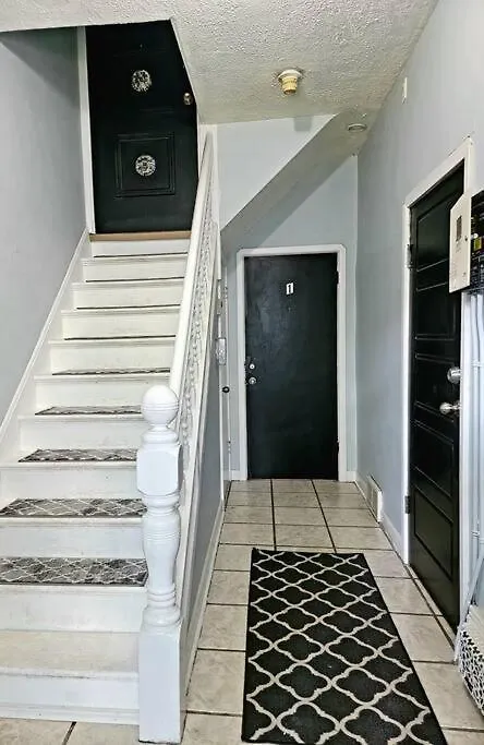 Main Floor 2 Beds Free Parking Apartment Winnipeg