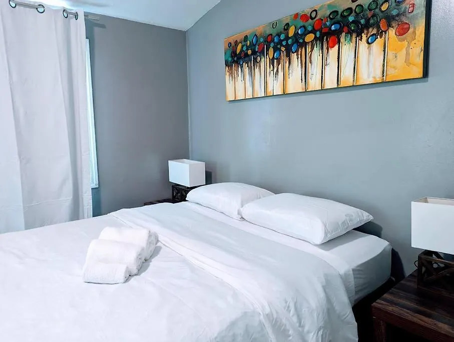 Main Floor 2 Beds Free Parking contacts